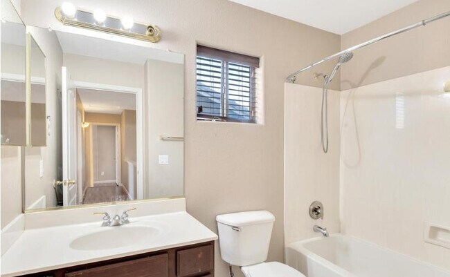 Foto del edificio - 3913 E Monona Dr