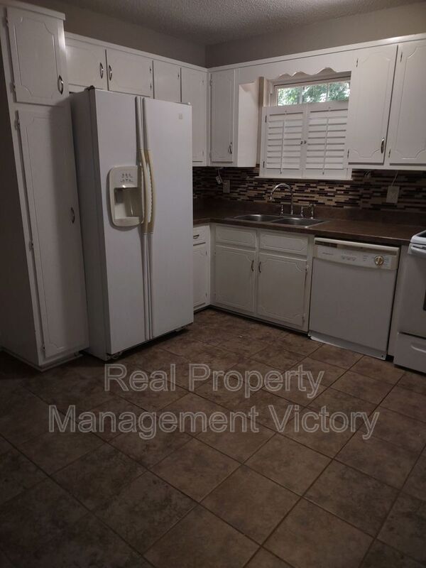 Foto del edificio - 7437 Plantation Rd