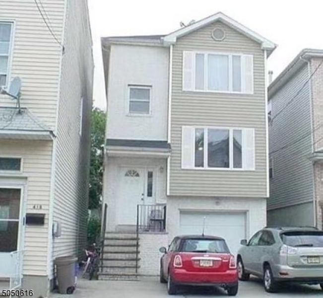 Primary Photo - 420 Hamilton St