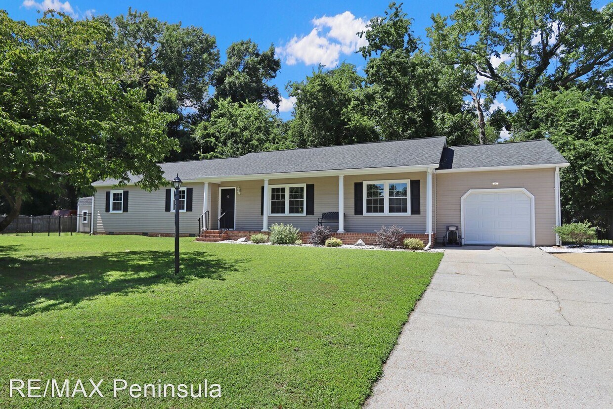 3 br, 2 bath House 6 W. River Rd House Rental in Poquoson, VA