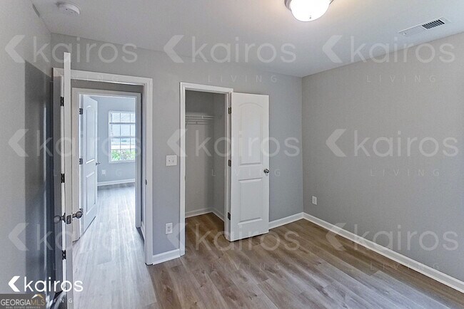 Foto del edificio - 236 Fox Chase Wy