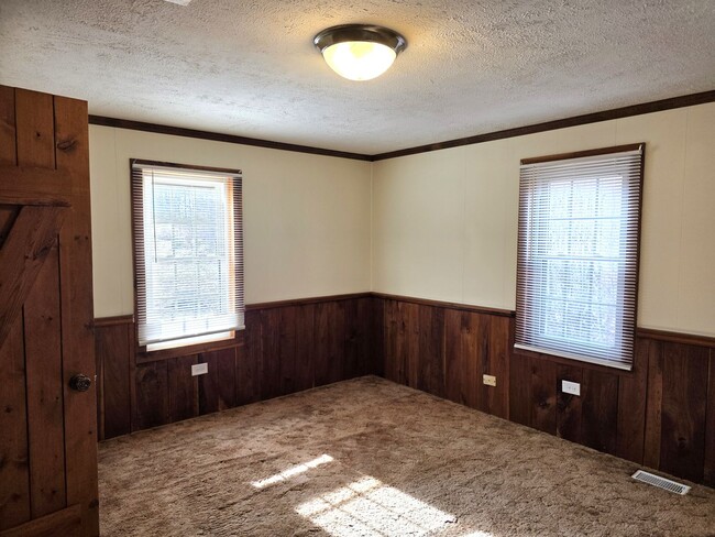 Building Photo - Cozy 3BR/2BA Cabin with Stunning Mountain Views