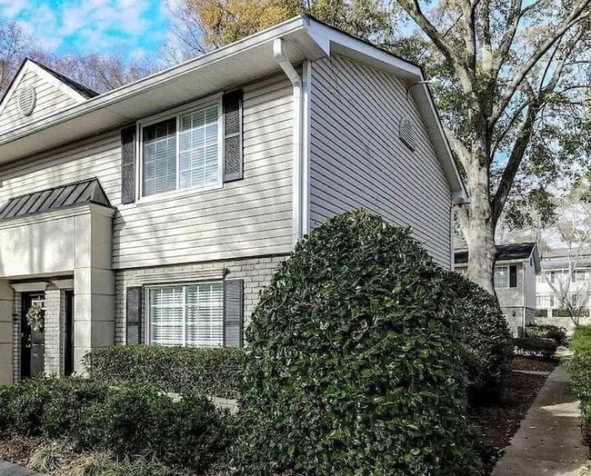 Building Photo - 6940 Roswell Rd NE