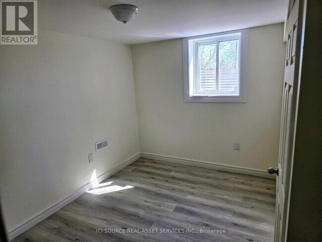 Building Photo - 1324 Odessa Crescent