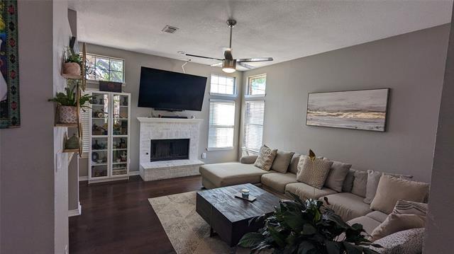 Foto del edificio - 8310 Lake Bend Dr
