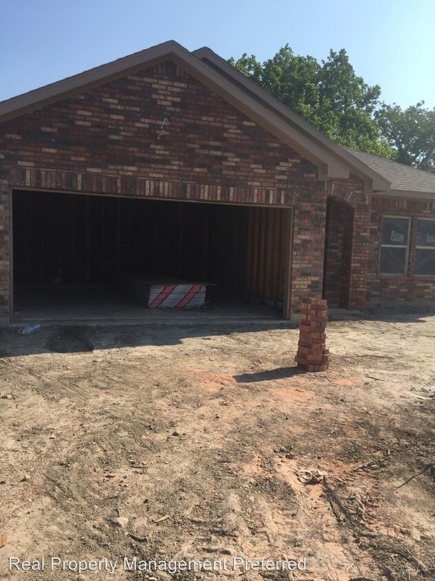 Foto del edificio - 7311 Log Hollow Dr