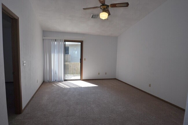 Building Photo - 305 Eagle Ridge