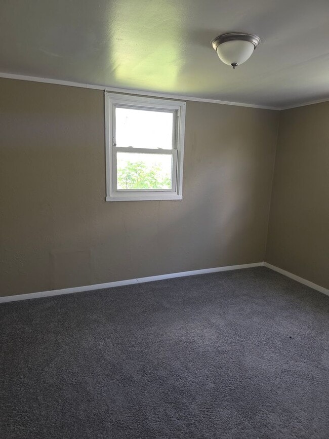 Building Photo - Nice 3BD/1BA