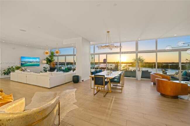 Foto del edificio - 7934 West Dr