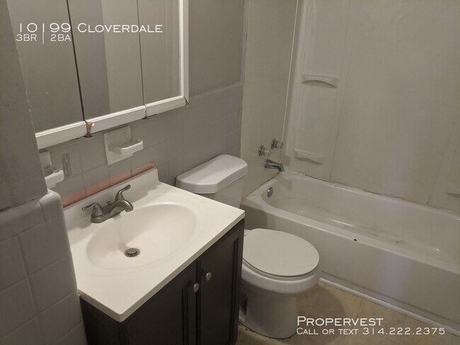 Building Photo - 10199 Cloverdale Dr
