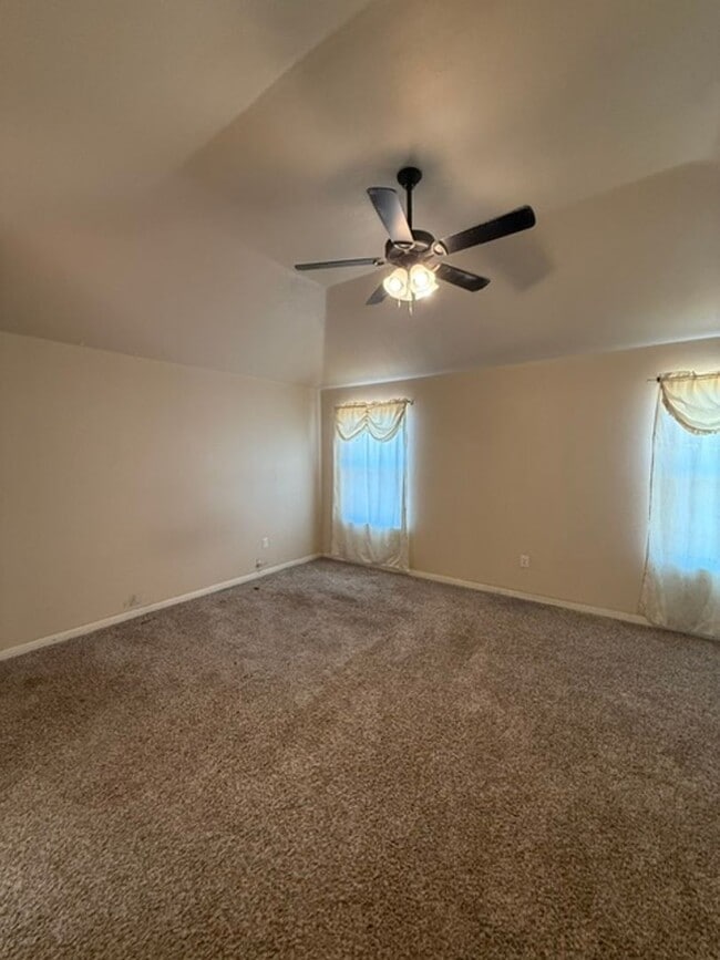 Building Photo - 331 Foxtrot Ln