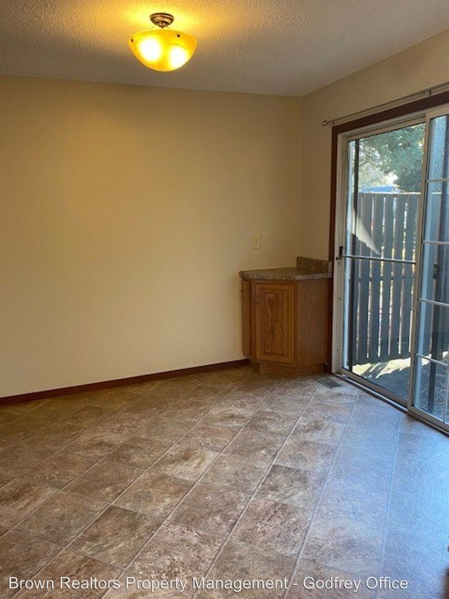 Building Photo - 1800 Muny Vista Dr