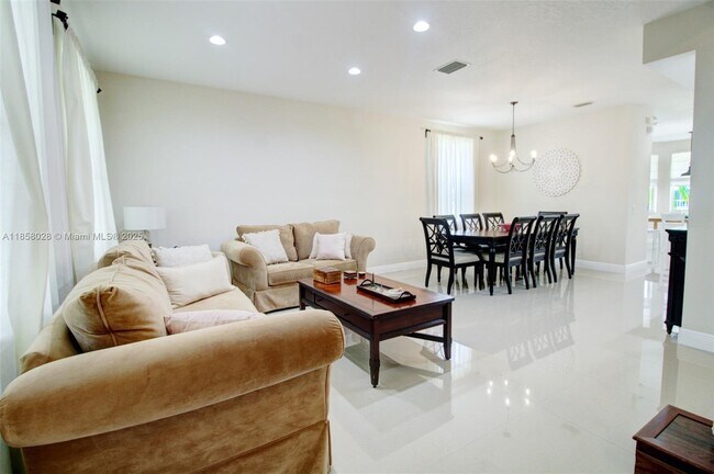 Building Photo - 1610 Sandpiper Cir
