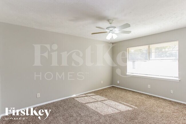 Foto del edificio - 7847 Robincreek Dr