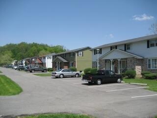 Foto principal - 134-176 Sells Rd