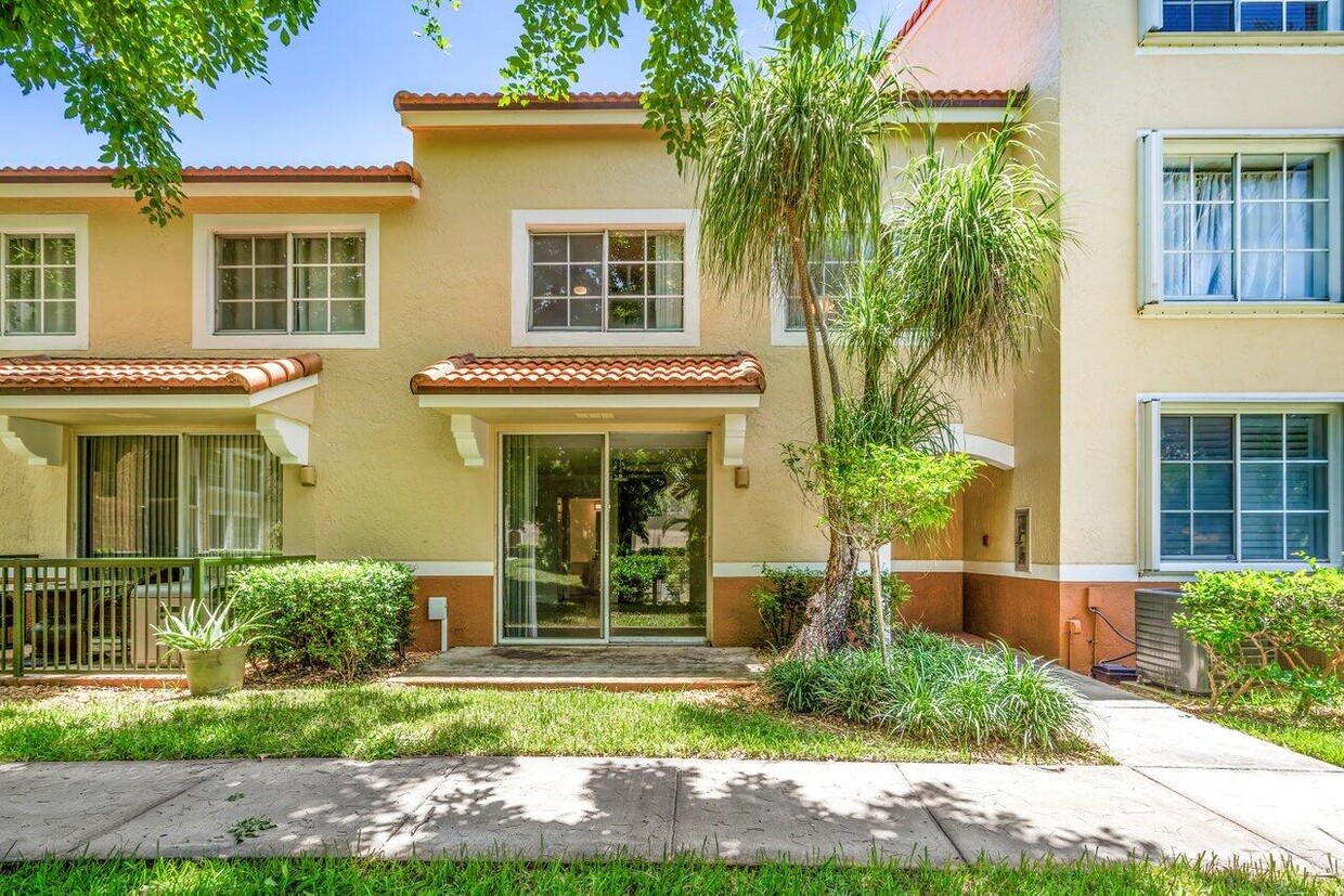 Primary Photo - 127 Yacht Club Way