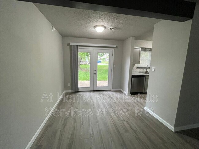 Building Photo - 3508 S Farm Rd 135
