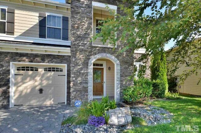 Building Photo - 909 Iverton Ln