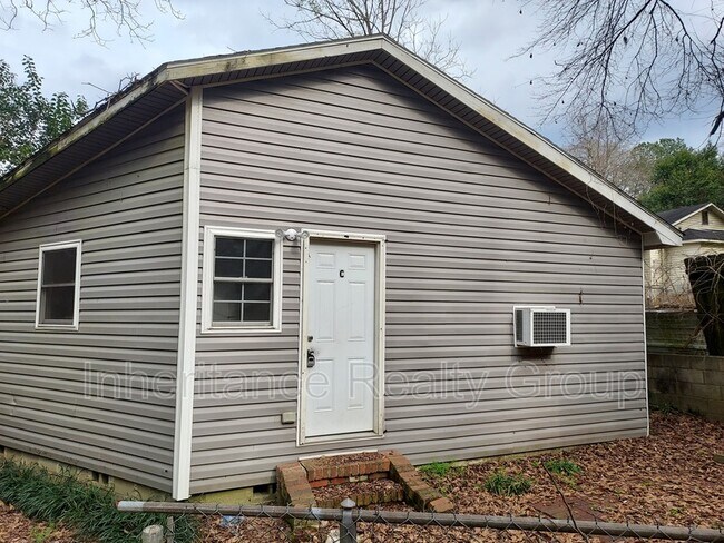 Building Photo - 707 12th Ct