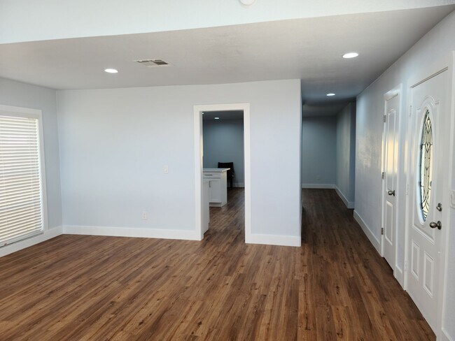 Foto del edificio - 7513 Mayfair Ct