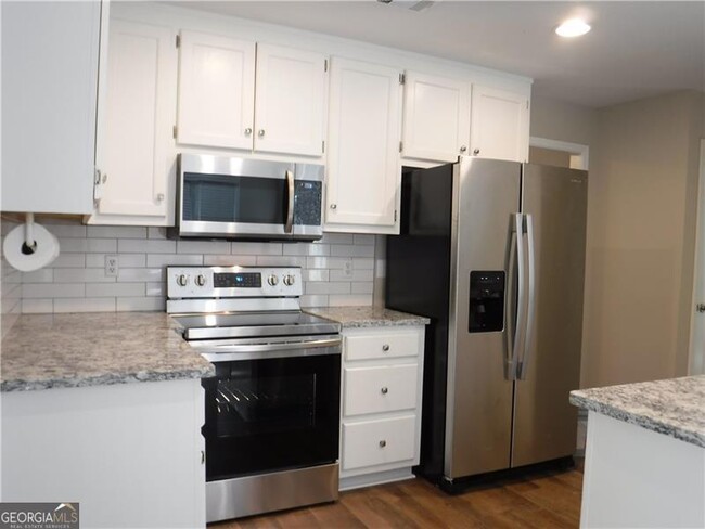 Building Photo - 2810 Lake Ct