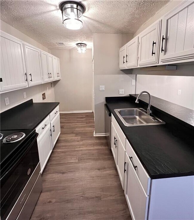 Building Photo - 662 Bellemeade Dr SW