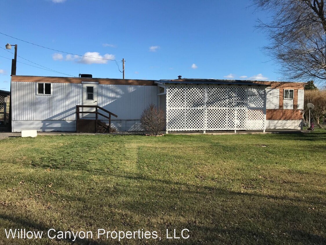 2 br, 1.5 bath House 515 NE Meadowlark Ln House Rental in Madras, OR