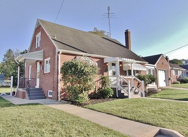 Foto del edificio - 4 Bed / 2 Bath Single Family Home