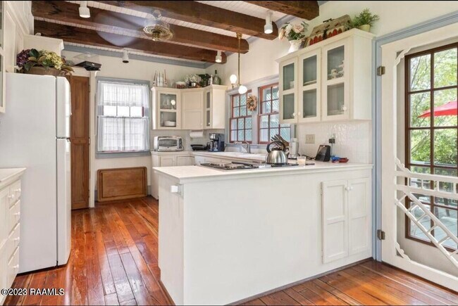Foto del edificio - 1414 E Bayou Pkwy