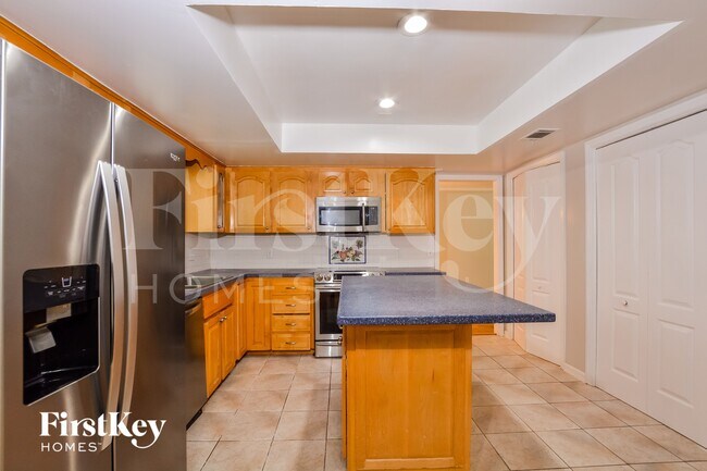 Building Photo - 111 Slade Dr