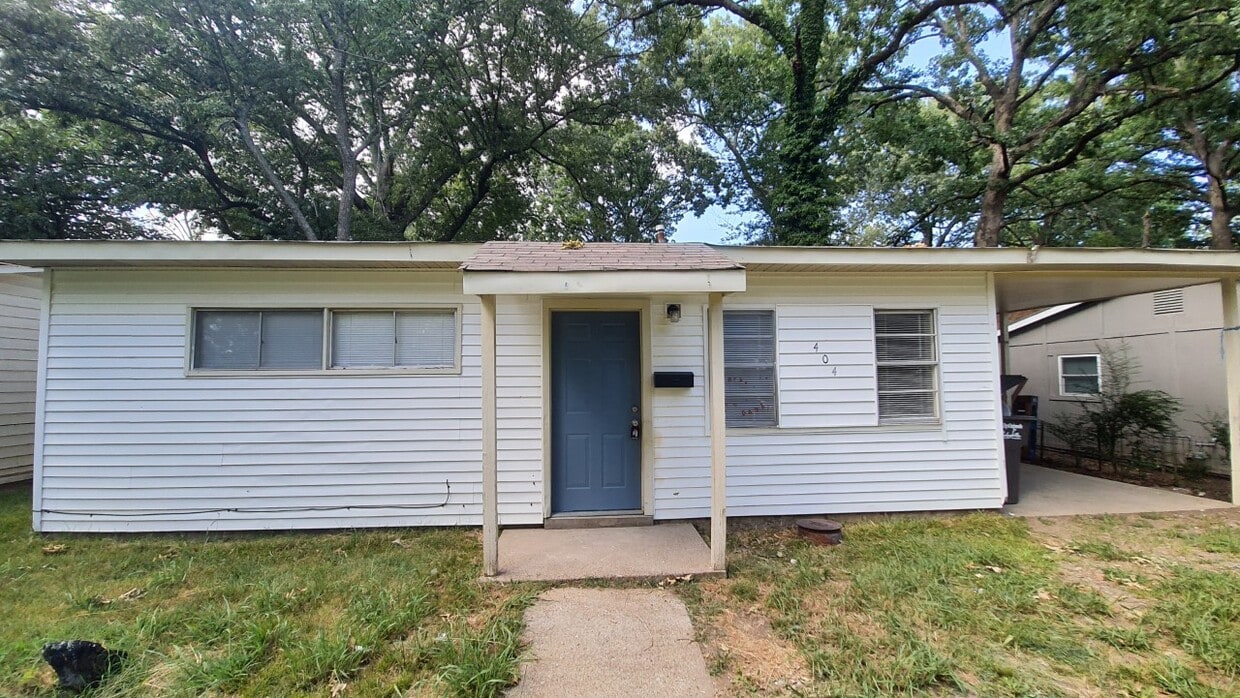Primary Photo - 404 Poplar St