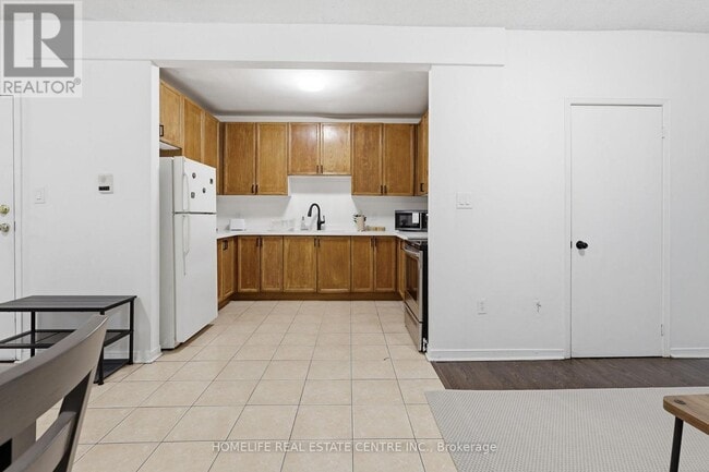 Building Photo - 223 Jameson Ave