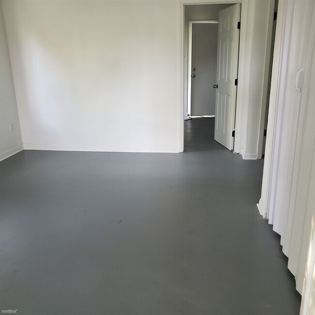 Building Photo - 3 br, 2 bath Duplex - 300 Rials Drive Unit B