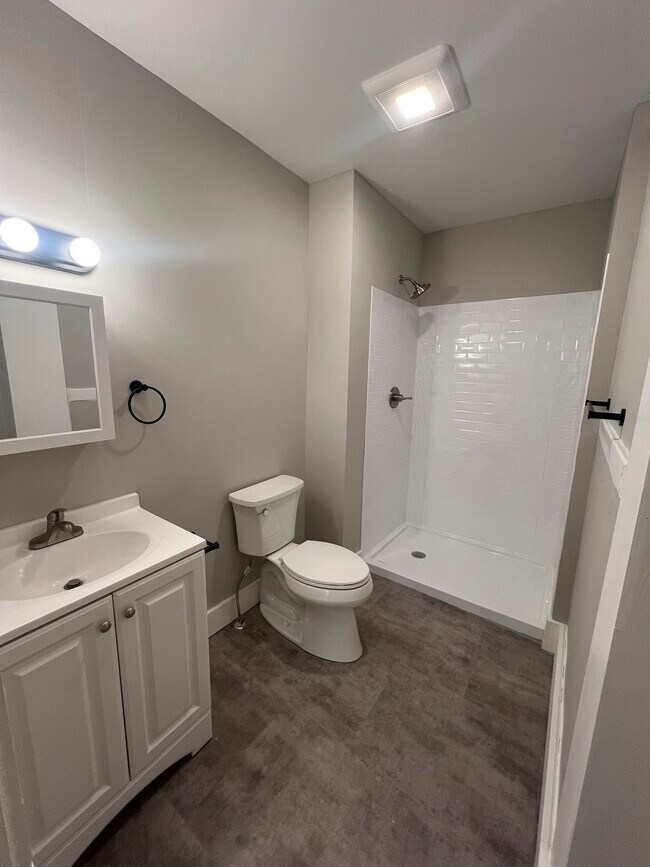 Building Photo - 54 Brook St