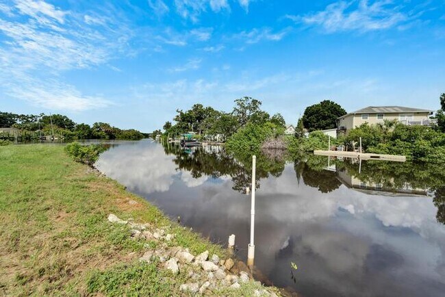 Foto del edificio - 8820 Rocky Creek Dr