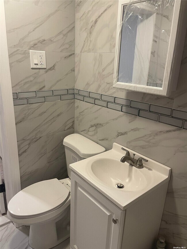 Building Photo - 89-17 Desarc Rd