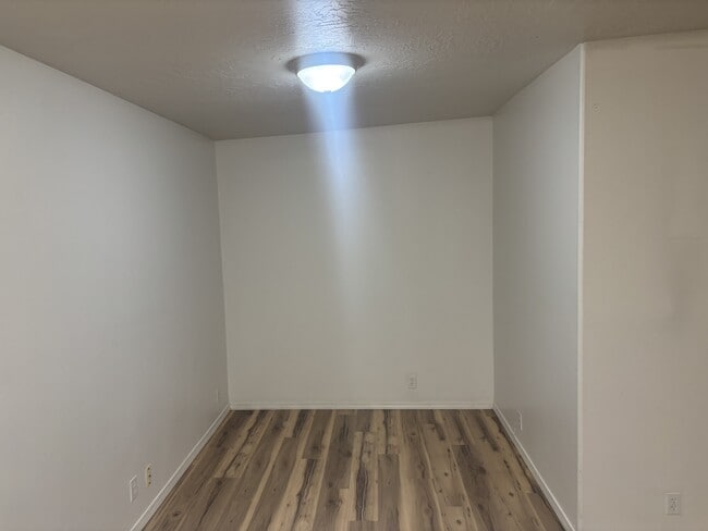 Building Photo - 1166 SE Hamilton Rd