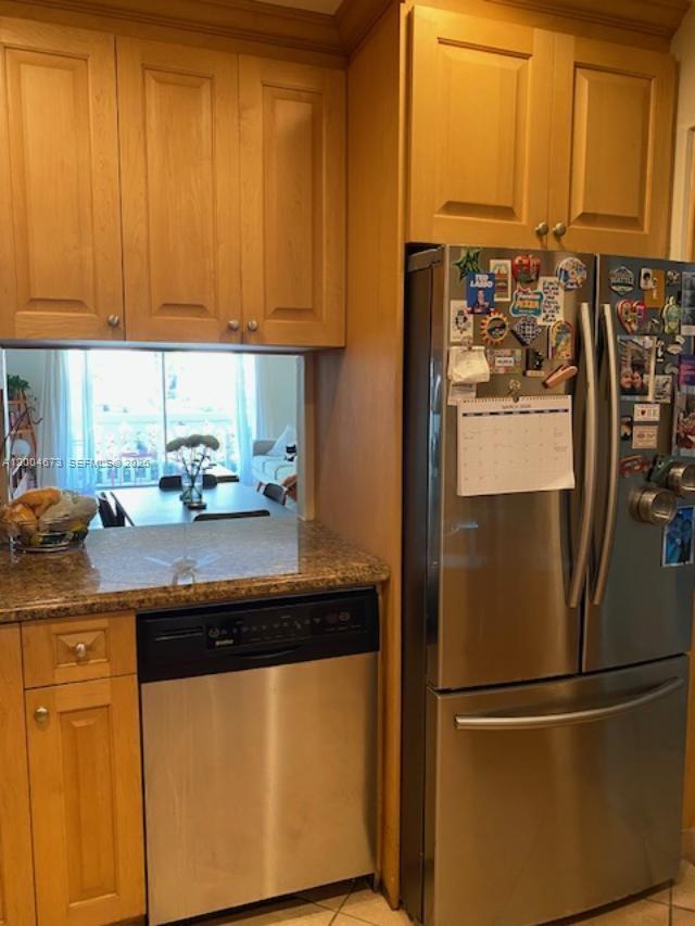 Foto del edificio - 100 Edgewater Dr