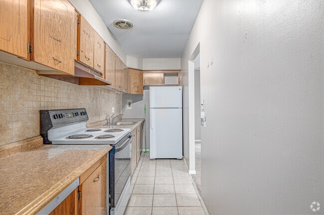 1BR, 1BA - Kitchen - Maiden Choice Apartments