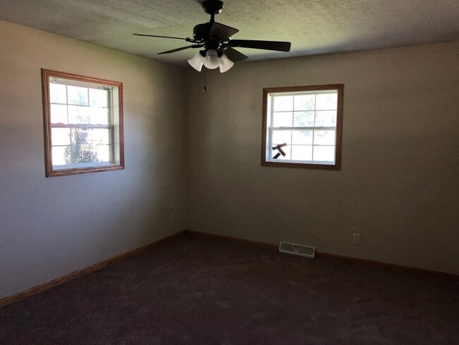 Building Photo - Cozy 3 Bedroom Home with Garage in Colona