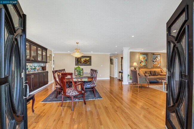 Building Photo - 2443 Raleigh Dr