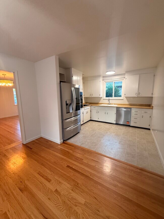 Foto del edificio - 212 E Hemlock Ave