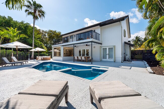 Foto del edificio - 3138 Lakeview Dr