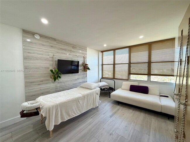 Building Photo - 7441 Wayne Ave