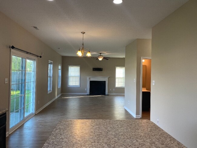 Building Photo - 131 Cavalier Dr