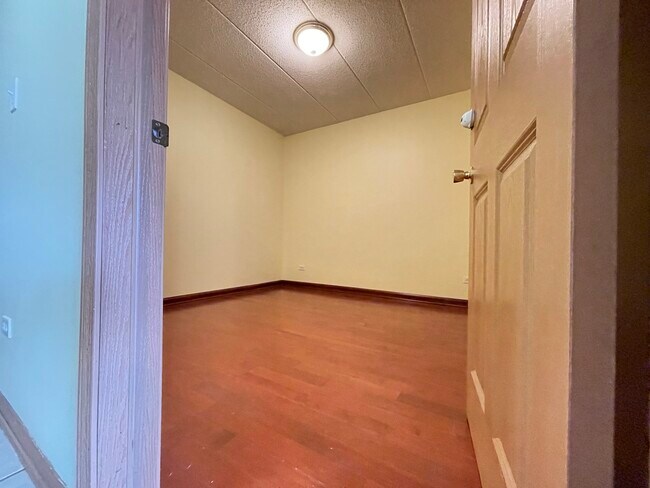 Building Photo - 1828 S Wentworth Ave