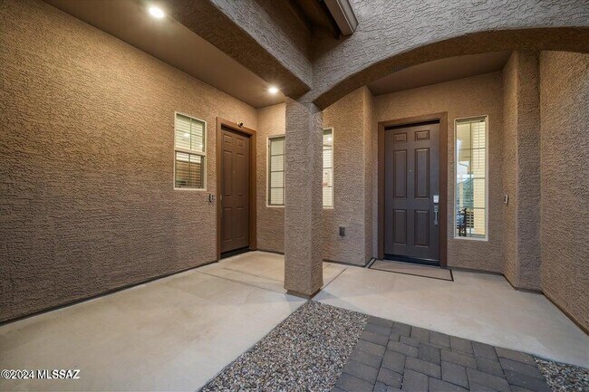 Foto del edificio - 10623 N Iron Peak Dr