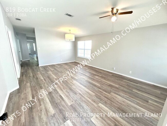 Building Photo - AVAILABLE NOW! 3 Bedroom / 2 Bath Home Nea...