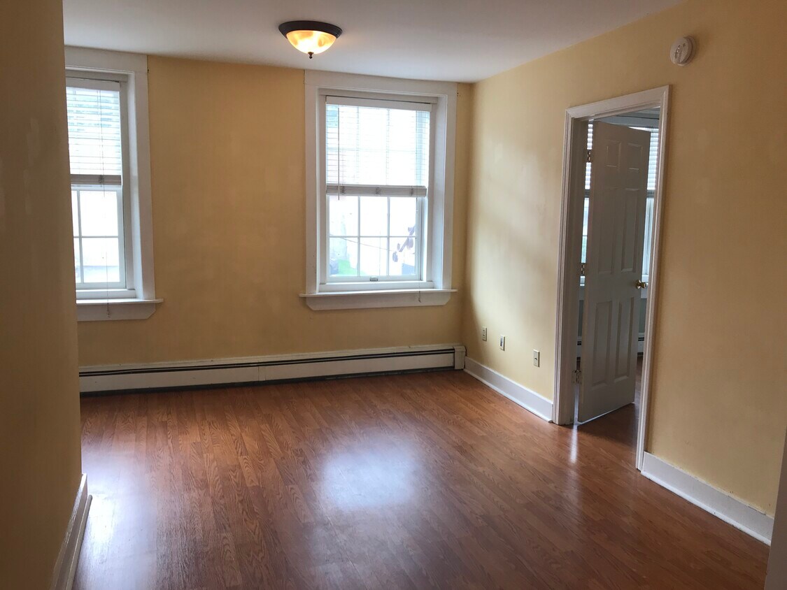 323 Water St Gardiner Me 04345 Apartments Gardiner Me Apartments Com