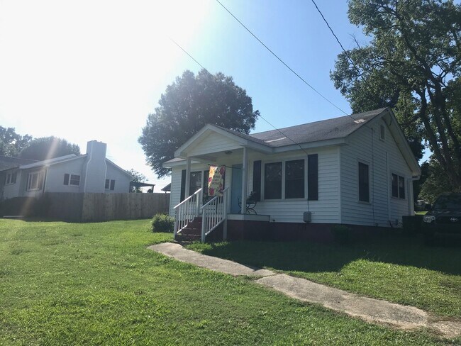 Foto del edificio - Very Cute and Recently Remodeled 2 Bed 1 B...